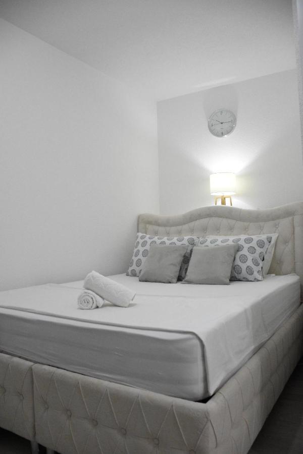 شقة The White موستار